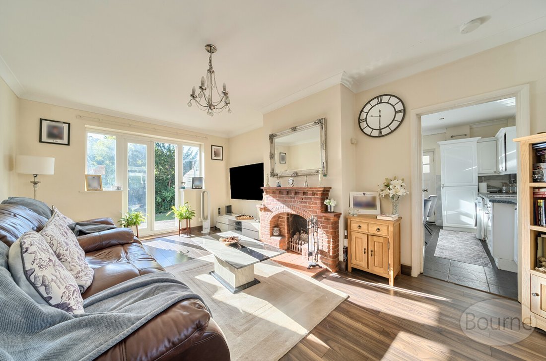 Bungalow in Hook Heath, Woking, England 3 - 17484507
