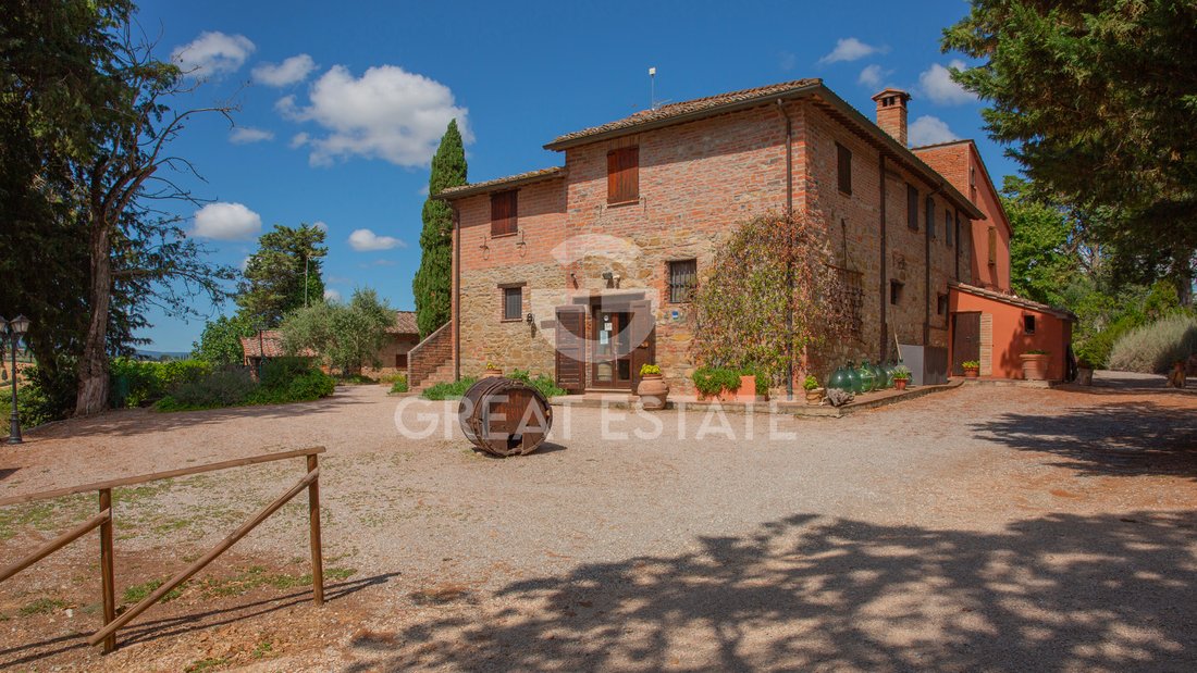 Estate in Castiglione del Lago, Umbria, Italy 4 - 12394837