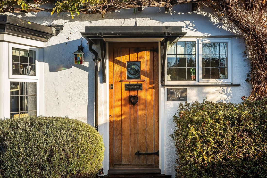 House in Epsom and Ewell, England 1 - 17485137