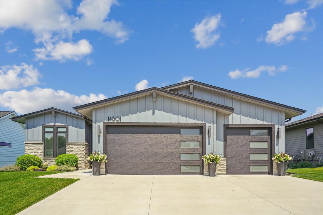 House in Urbandale, Iowa, United States 1 - 17483163