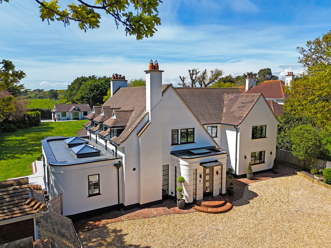 House in Milford on Sea, England 3 - 17485877