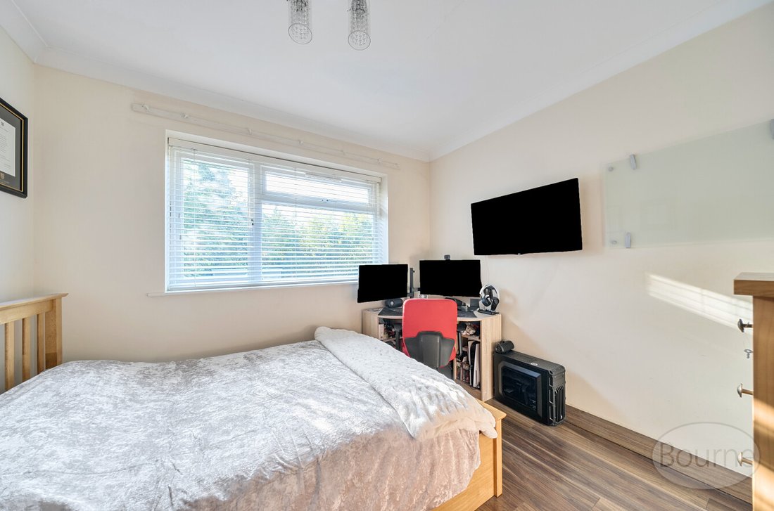 Bungalow in Hook Heath, Woking, England 5 - 17484507