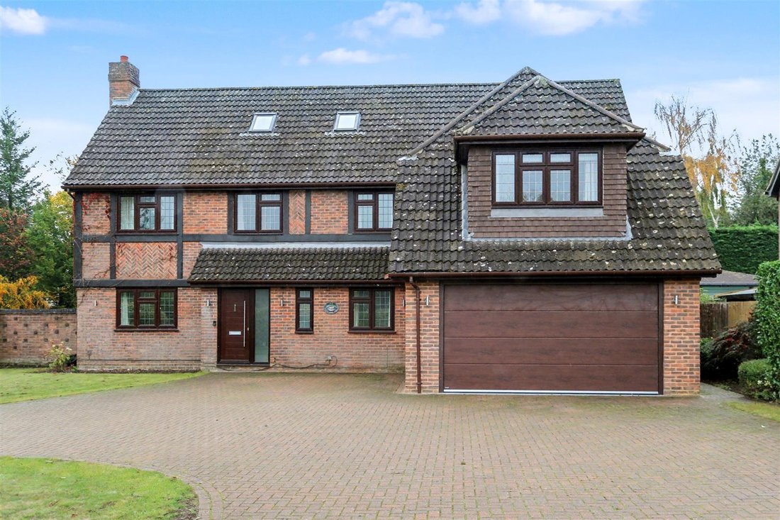 House in Hawks Hill, Fetcham, England 1 - 17485864