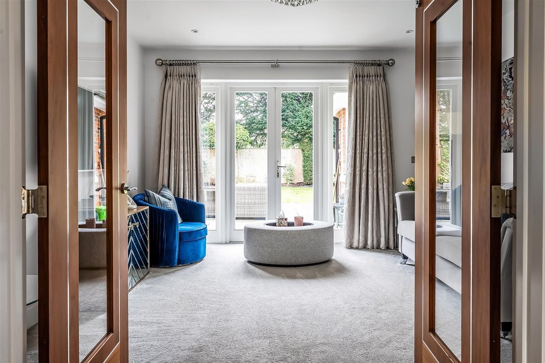 Bungalow in Hawks Hill, Fetcham, England 5 - 17484532