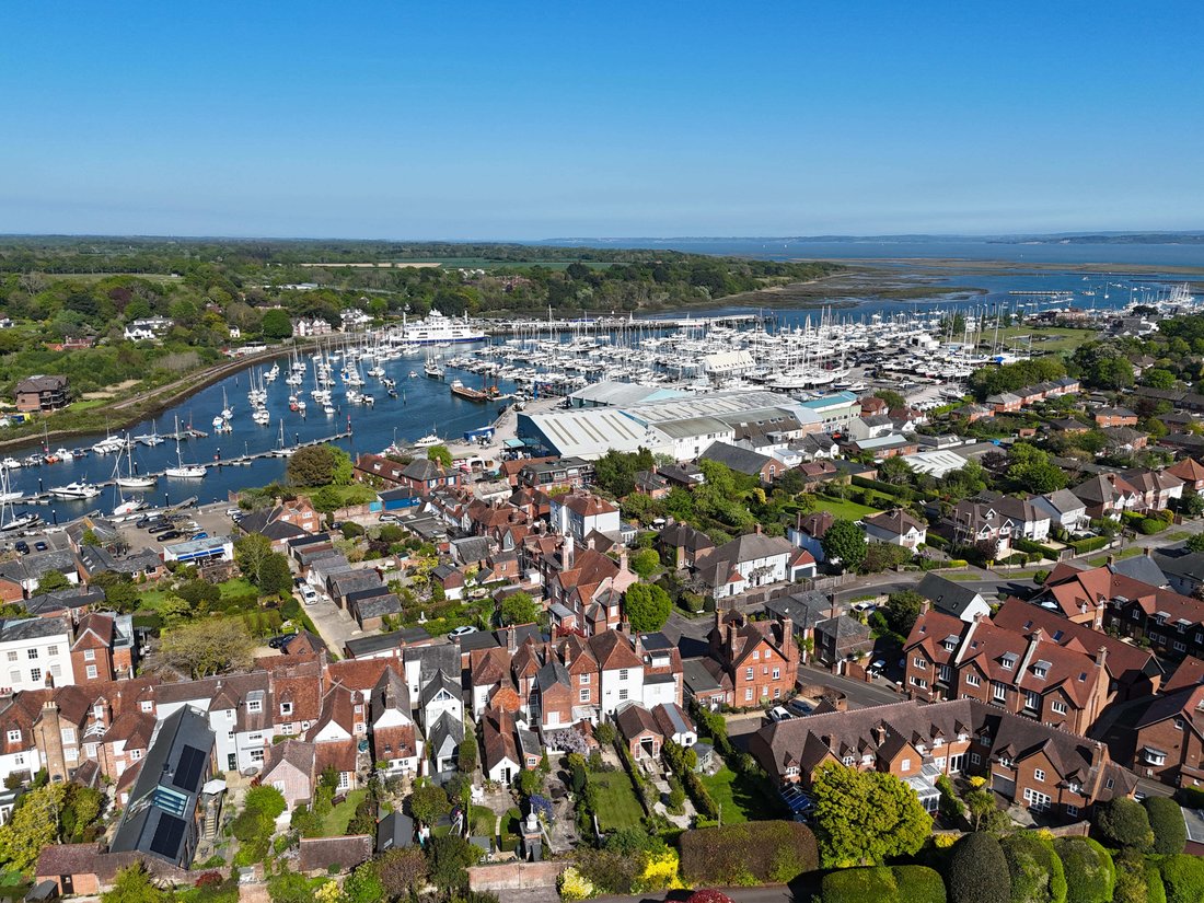 Townhouse in Lymington, England 4 - 17484608