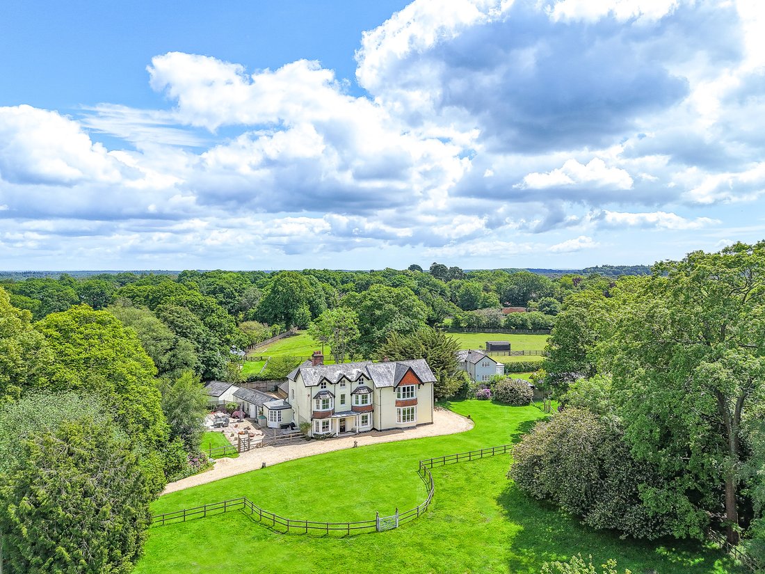 House in Burley, England 1 - 17488373