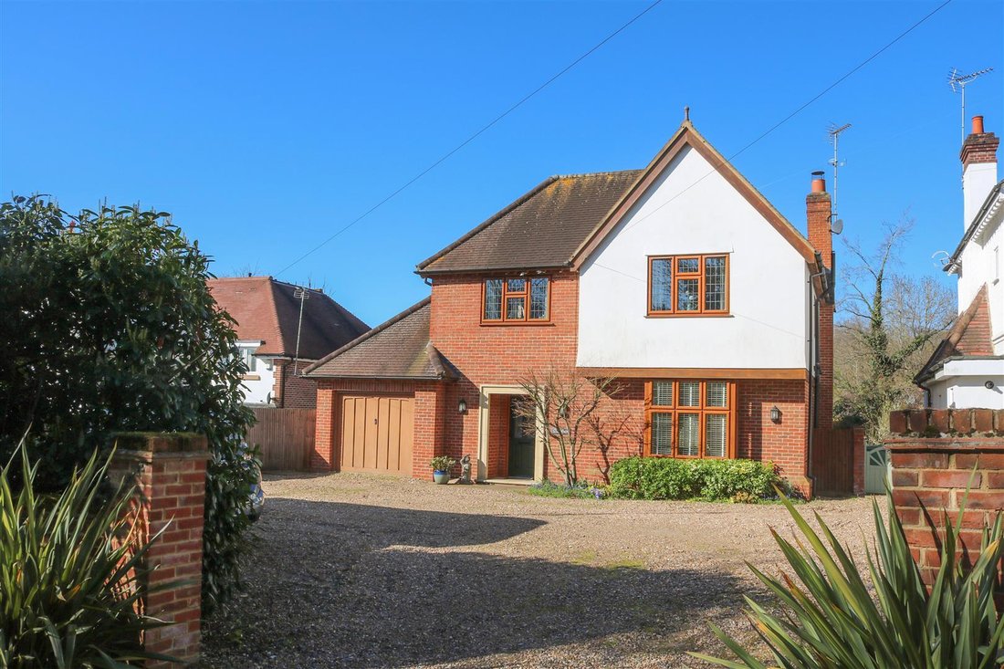 House in Hawks Hill, Fetcham, England 1 - 17484786