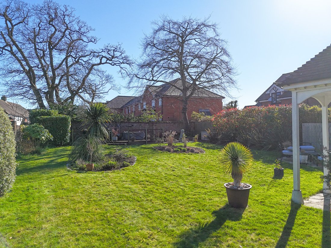 House in New Milton, England 3 - 17488315