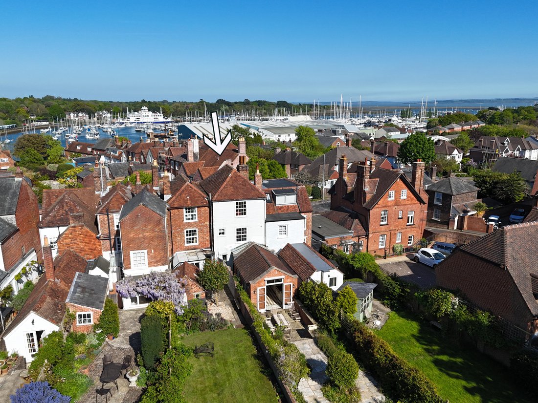 Townhouse in Lymington, England 1 - 17484608