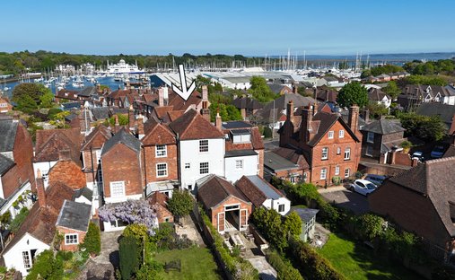 Townhouse in Lymington, England 1
