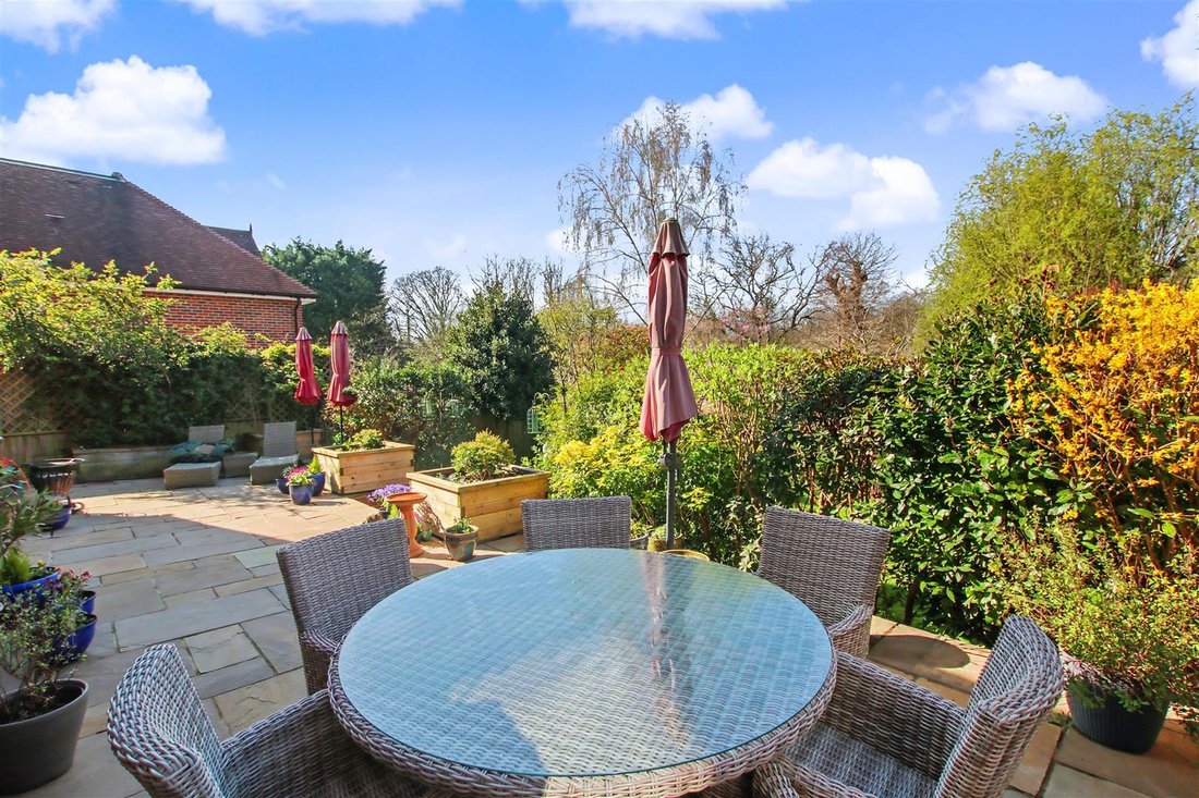 House in Hawks Hill, Fetcham, England 4 - 17484786