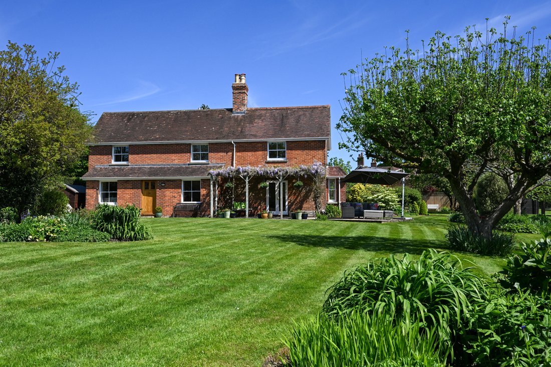 House in Lyndhurst, England 3 - 17488338