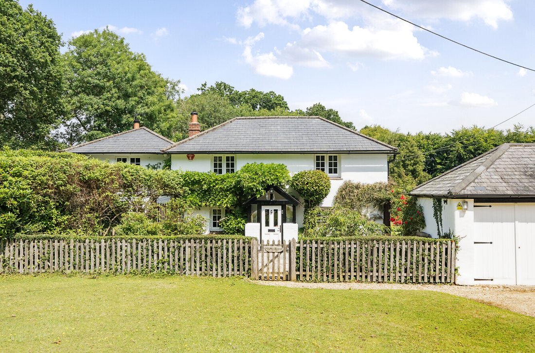House in Burley, England 2 - 17487998