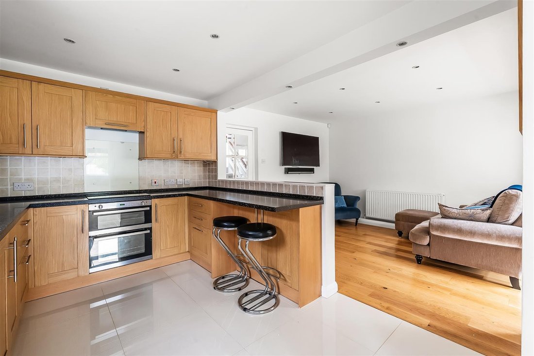 House in Surrey, England 2 - 17486163