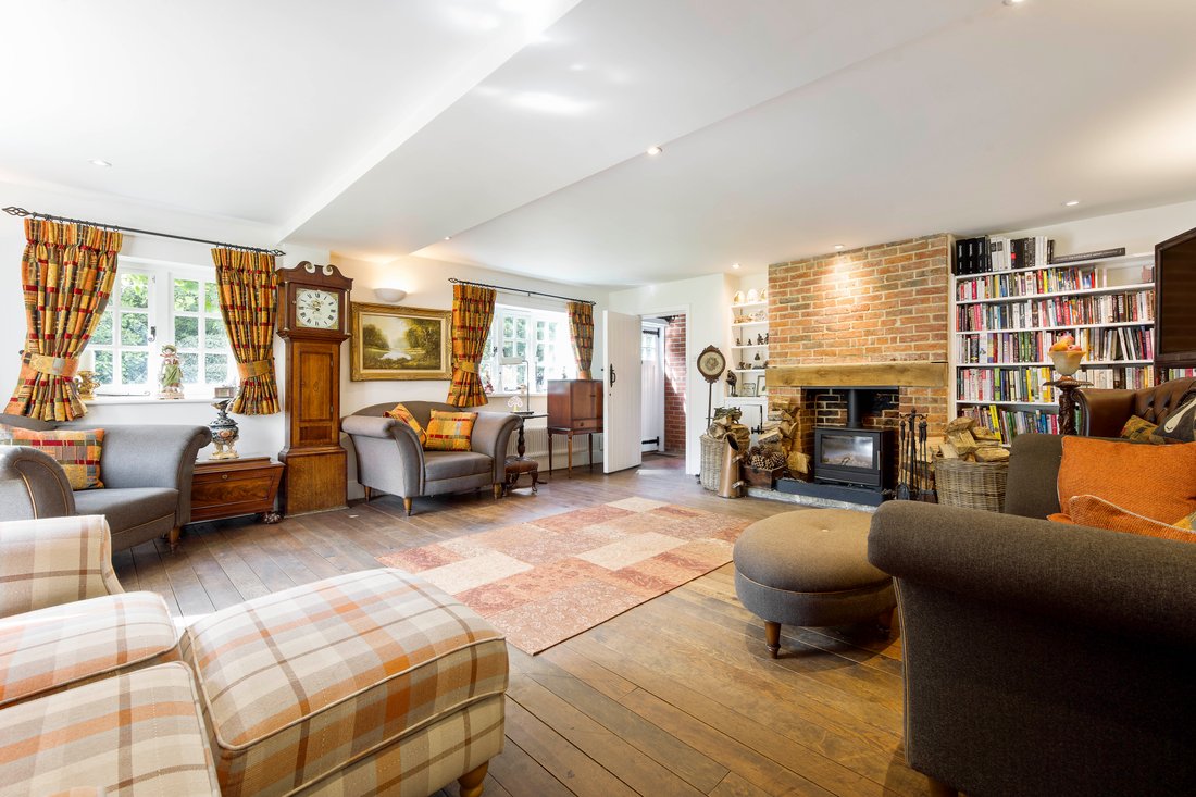 House in Burley, England 3 - 17484738