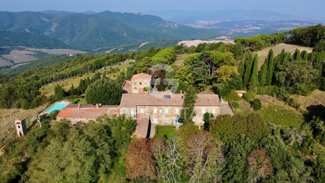 Estate in Pomarance, Tuscany, Italy 1 - 17485216