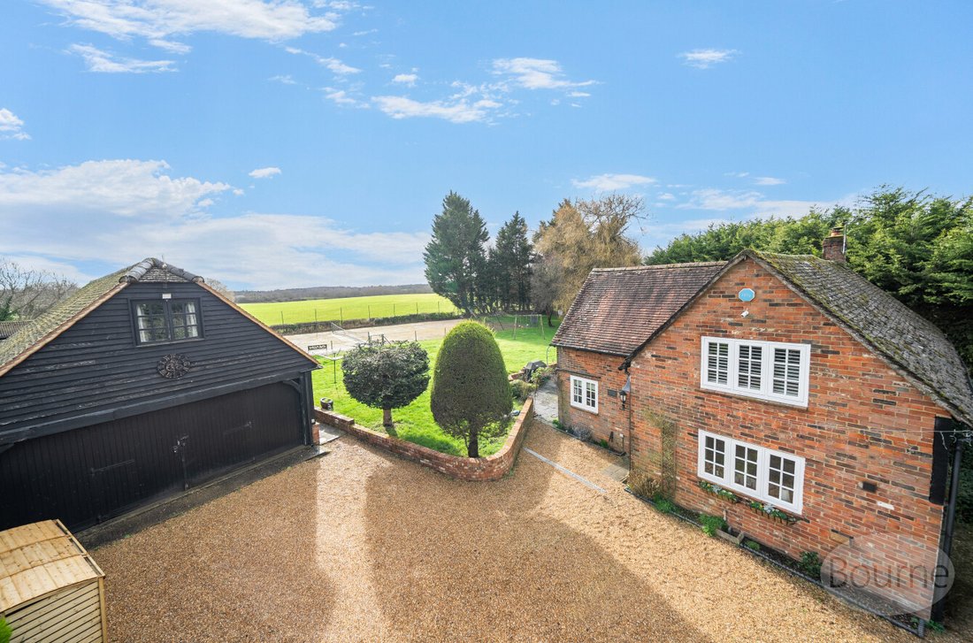 House in Crondall, England 1 - 17485847