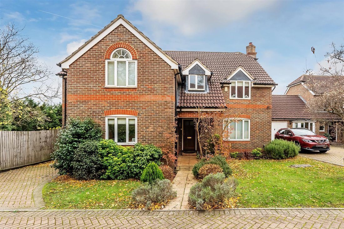 House in Epsom and Ewell, England 1 - 17484718