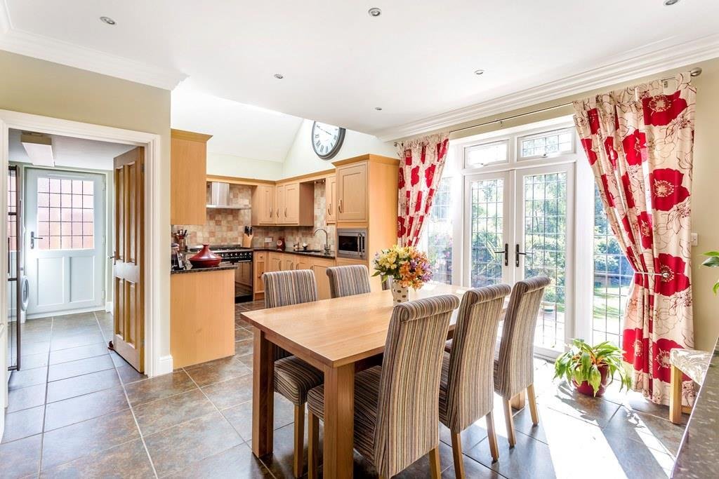 House in Hawks Hill, Fetcham, England 3 - 17484786
