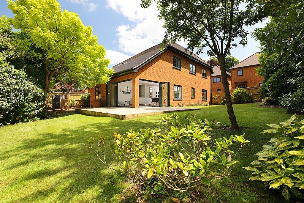 House in Great Bookham, England 1 - 17485357