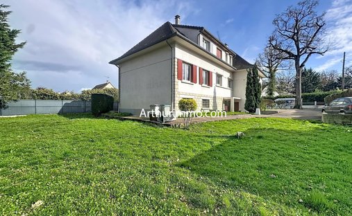 House in Le Reveillon, Villecresnes, France 1