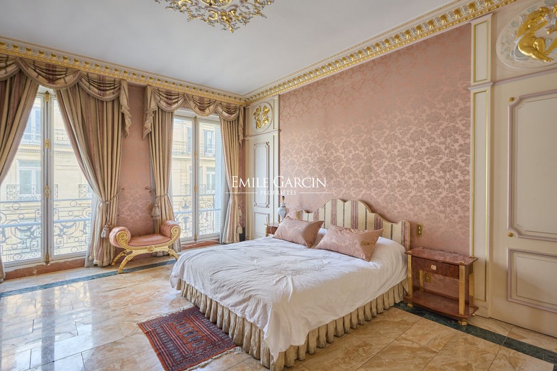 Apartment in Triangle d'Or, Paris 8e Arrondissement, Paris 5 - 17488447
