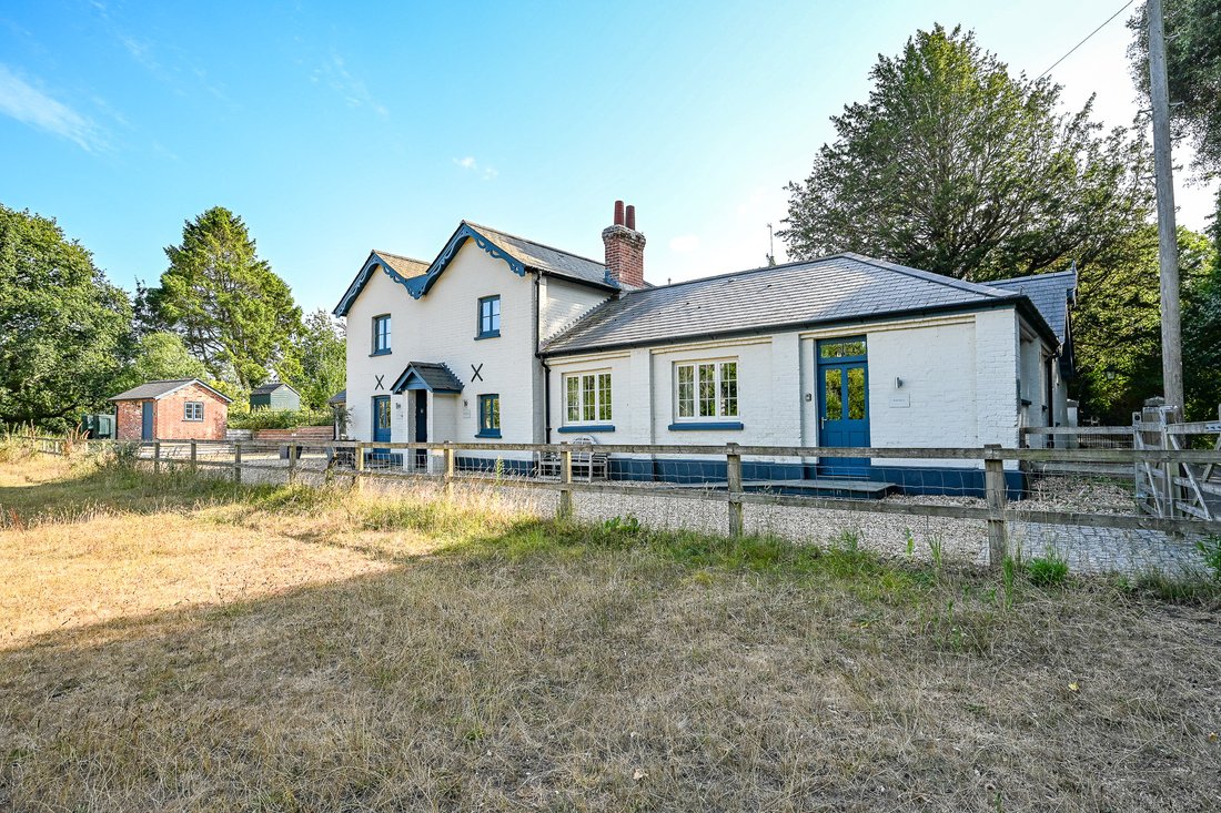House in Sopley, England 1 - 17487234