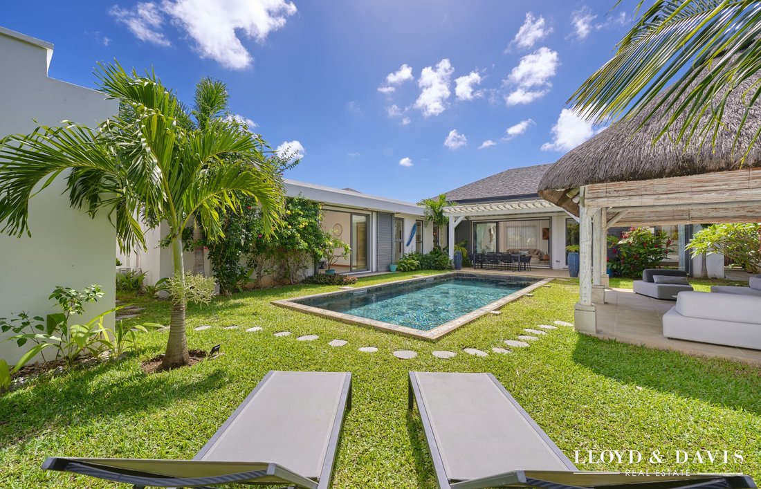 Villa in Grand Baie, Rivière du Rempart District, Mauritius 1 - 17489383