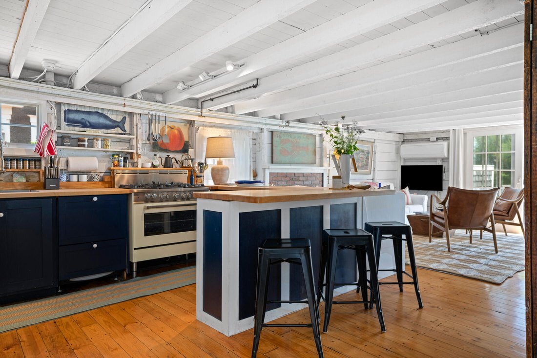 House in Provincetown, Massachusetts, United States 4 - 17483506