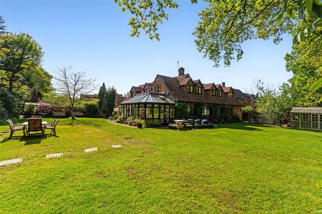 House in Rowledge, Lower Bourne, England 4 - 17484724