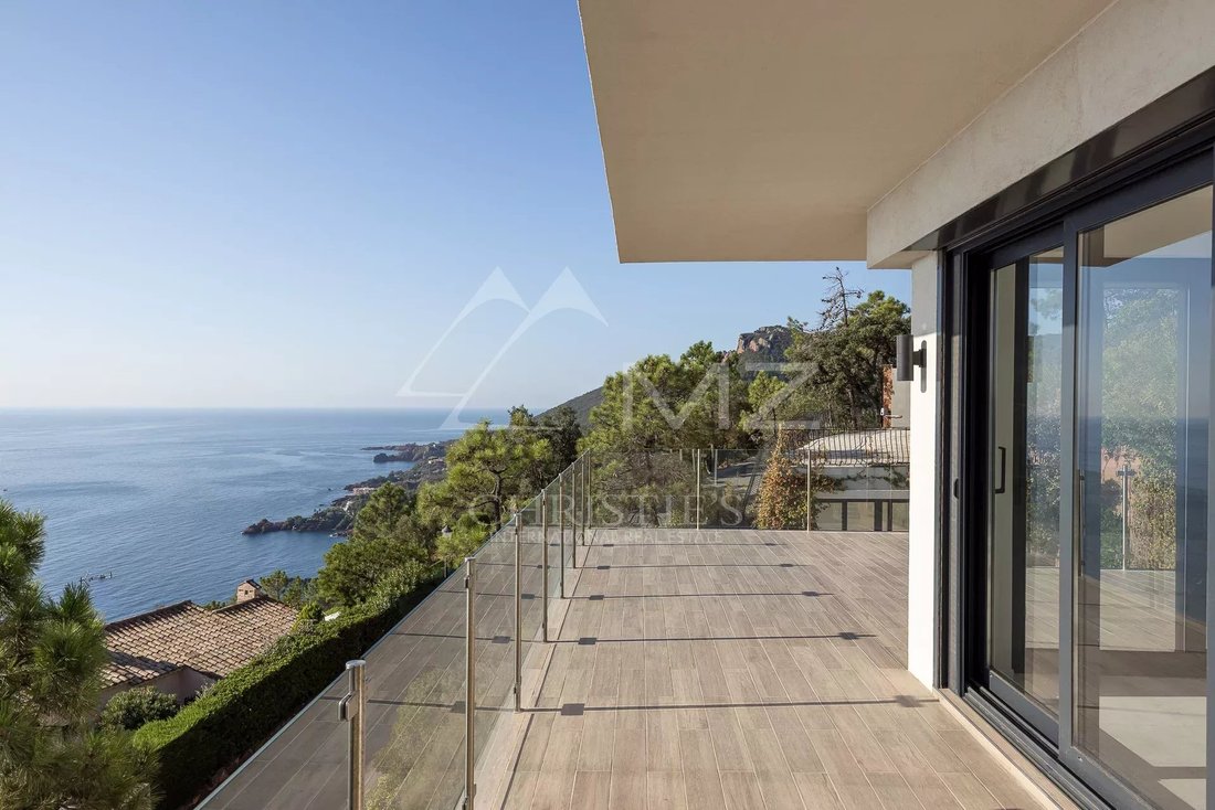 Villa in Théoule-sur-Mer, Provence-Alpes-Côte d'Azur, France 4 - 14136527