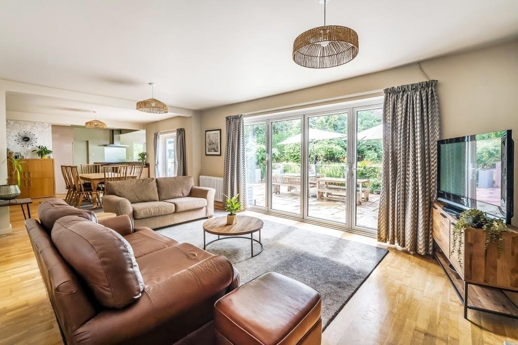 House in Surrey, England 2 - 17486276