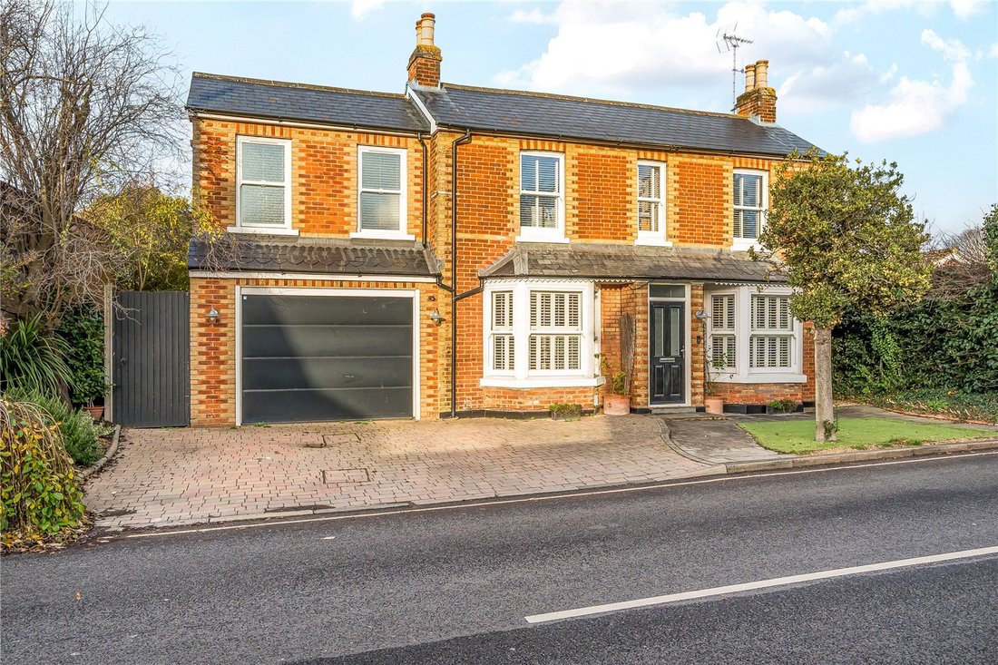House in Woking, England 1 - 17484636