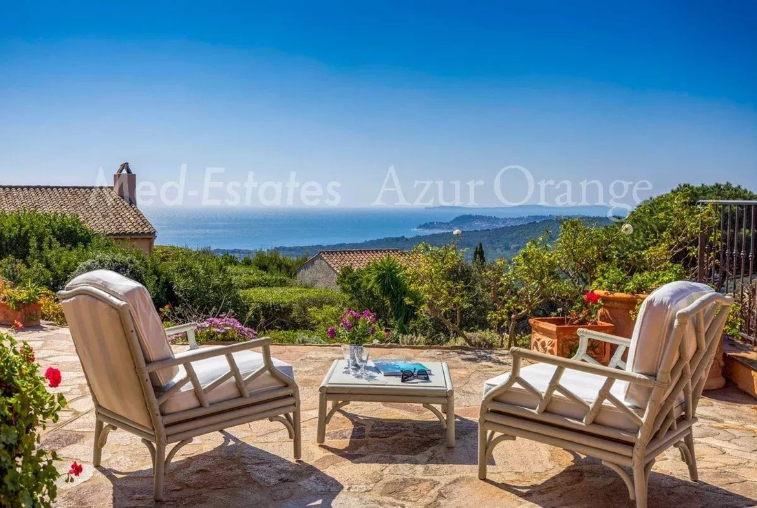Villa in La Croix-Valmer, Provence-Alpes-Côte d'Azur, France 1 - 17481176