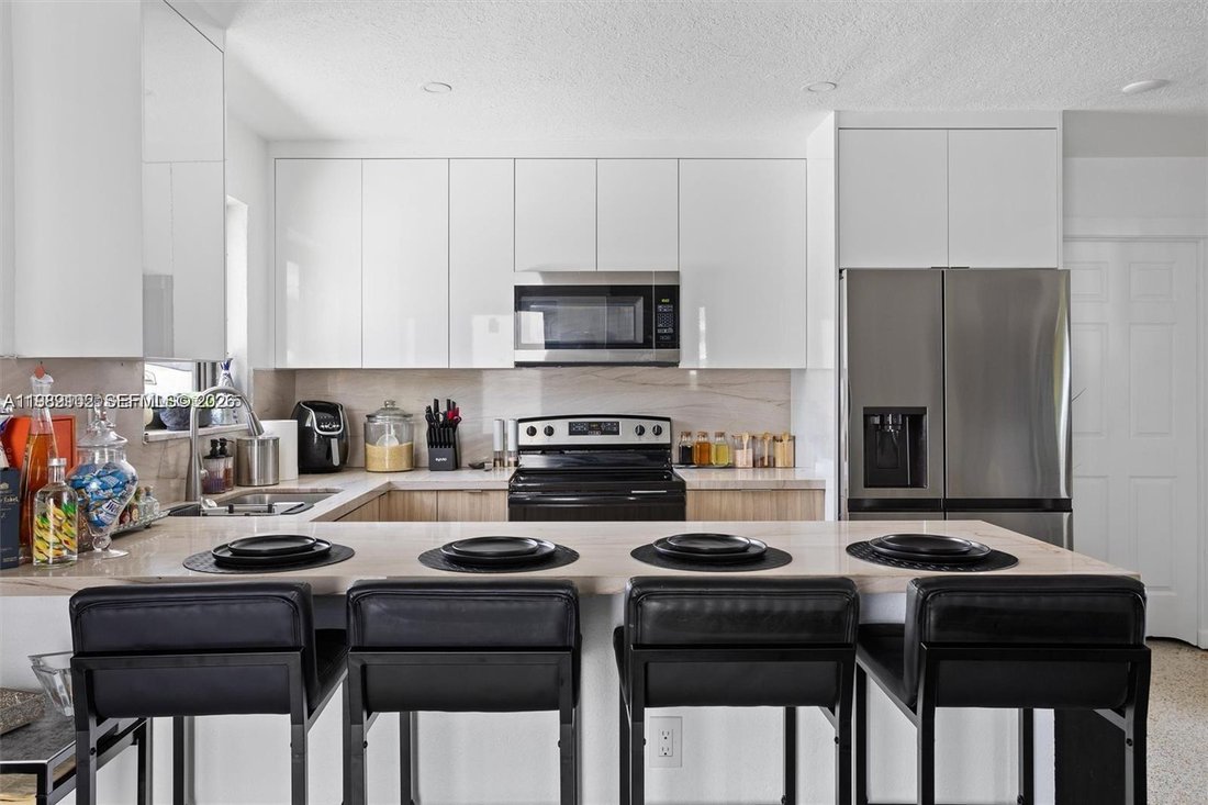 Apartment in North Miami Beach, Florida, United States 4 - 17480871
