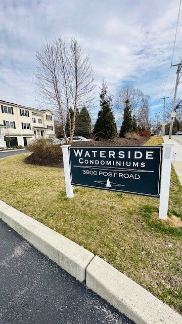 Condo in Warwick, Rhode Island, United States 3 - 17484095