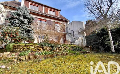 Haus in Centre Ville, Fresnes, Frankreich 1