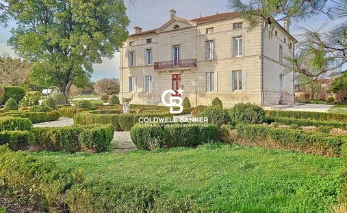 Estate in Mortagne-sur-Gironde, Nouvelle-Aquitaine, France 1