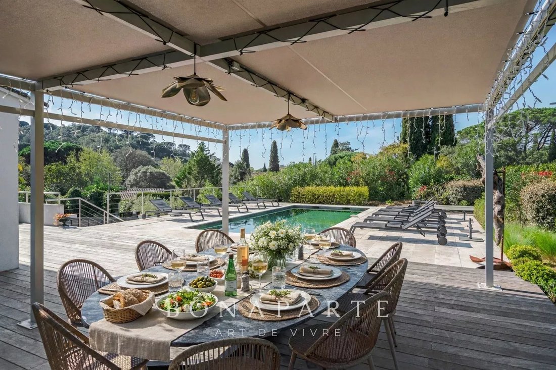 Villa in La Croix-Valmer, Provence-Alpes-Côte d'Azur, France 4 - 17483050