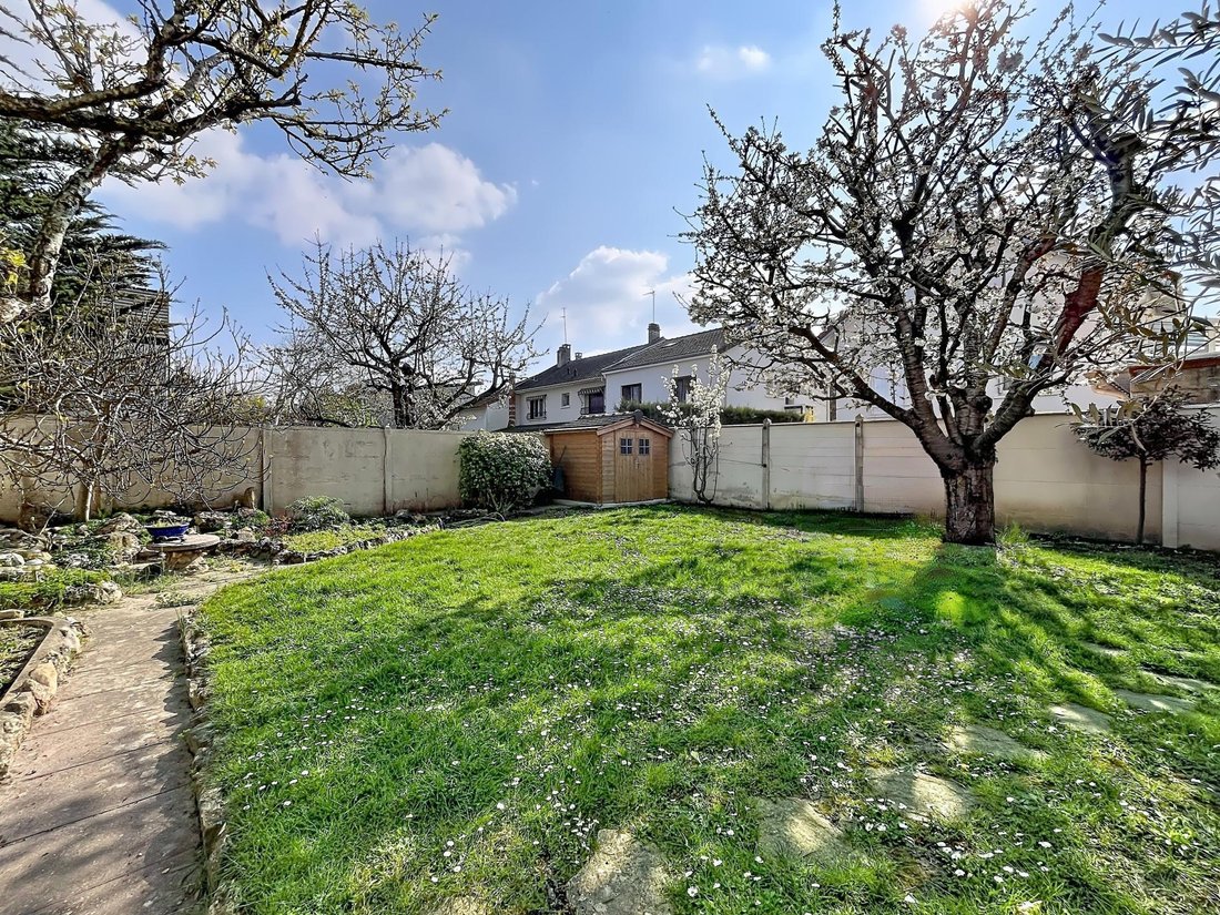 House in Montesson, Ile-de-France, France 2 - 17483782