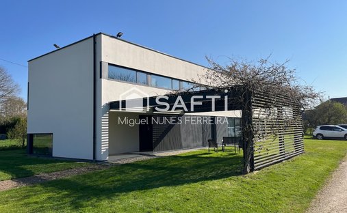 House in Est, Franqueville-Saint-Pierre, France 1