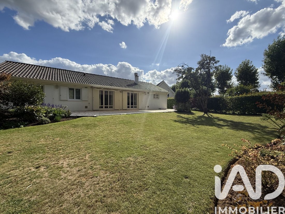 House in Santeny, Ile-de-France, France 1 - 17483602
