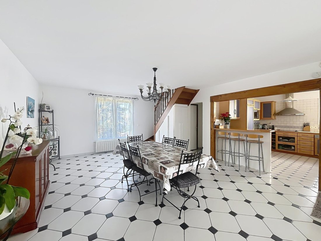 House in Montesson, Ile-de-France, France 3 - 17483782