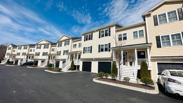 Condo in Warwick, Rhode Island, United States 2 - 17484095