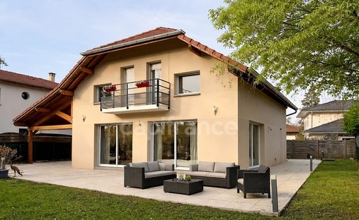 House in Prévessin-Moëns, Auvergne-Rhône-Alpes, France 1