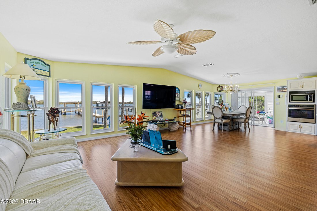 Oak Hill, Florida, United States 5 - 17484057