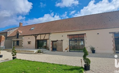 House in Lorcy, Centre-Val de Loire, France 1