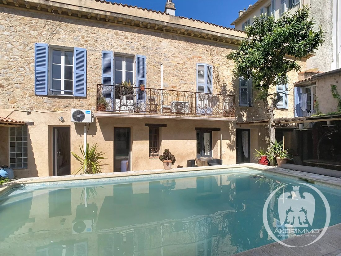 Townhouse in Cannes, Provence-Alpes-Côte d'Azur, France 1 - 17479695