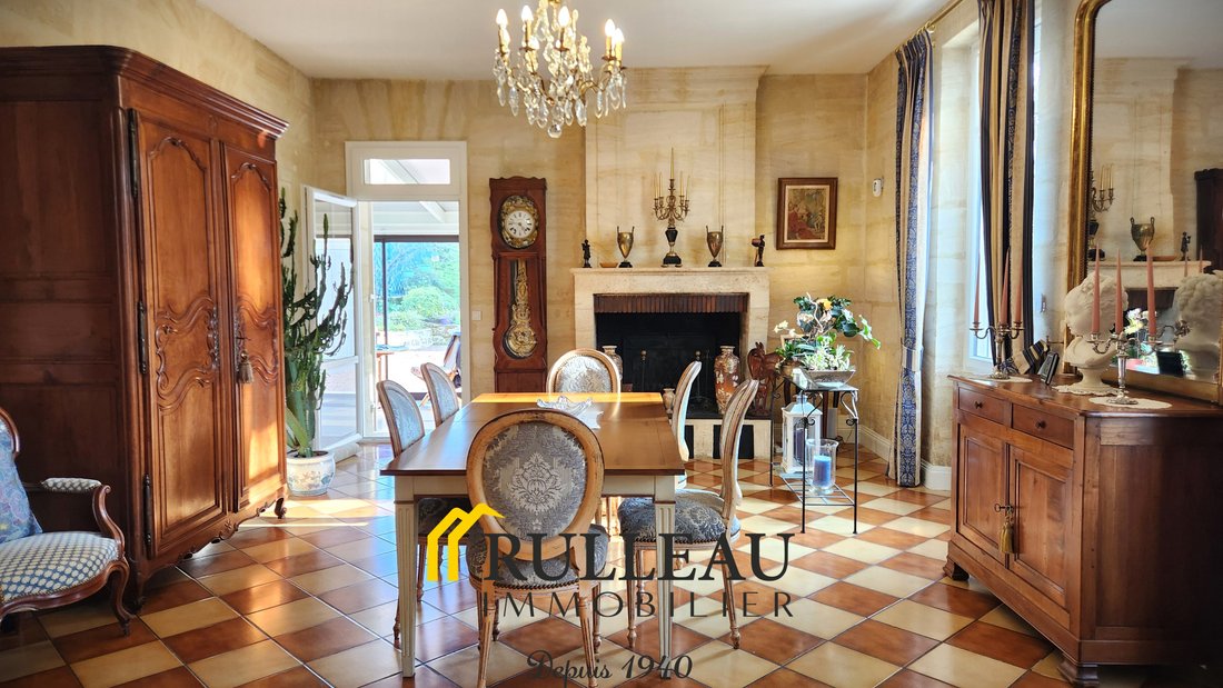 Estate in Saint-Laurent-d'Arce, Nouvelle-Aquitaine, France 3 - 17480498
