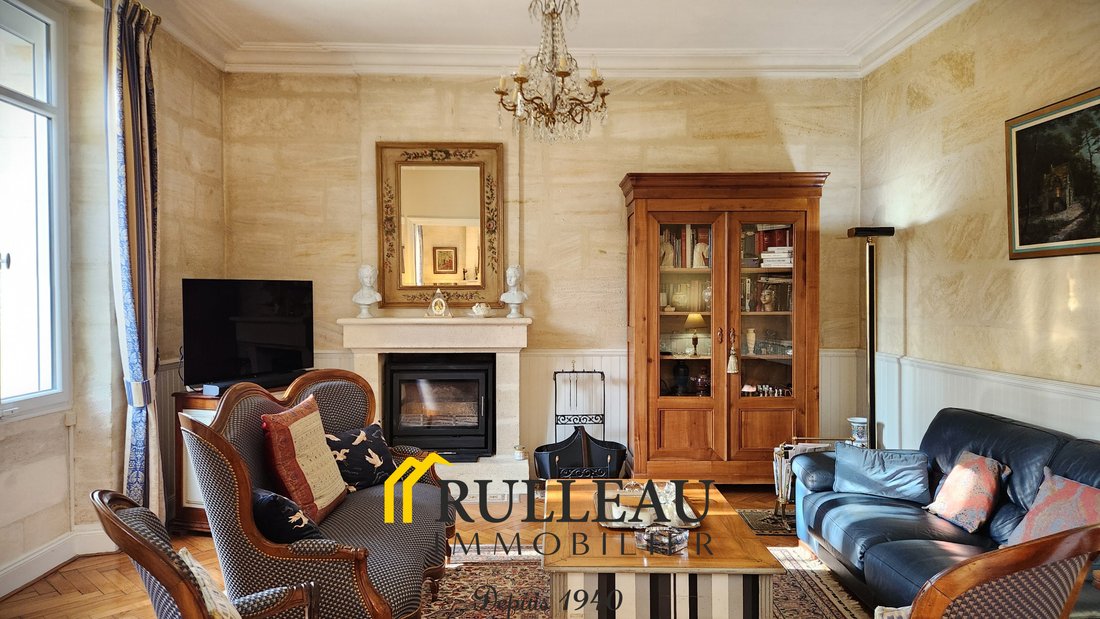 Estate in Saint-Laurent-d'Arce, Nouvelle-Aquitaine, France 4 - 17480498
